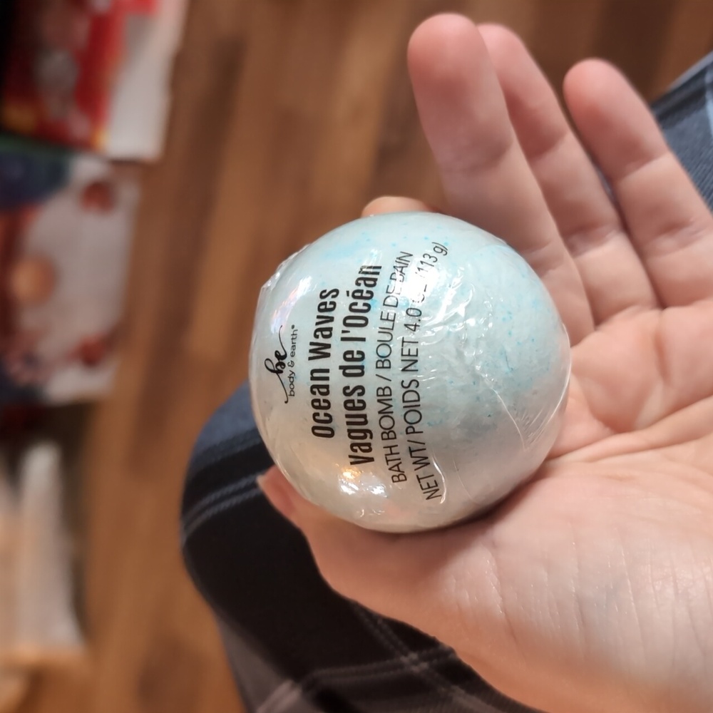 Body & earth ocean waves bath bomb